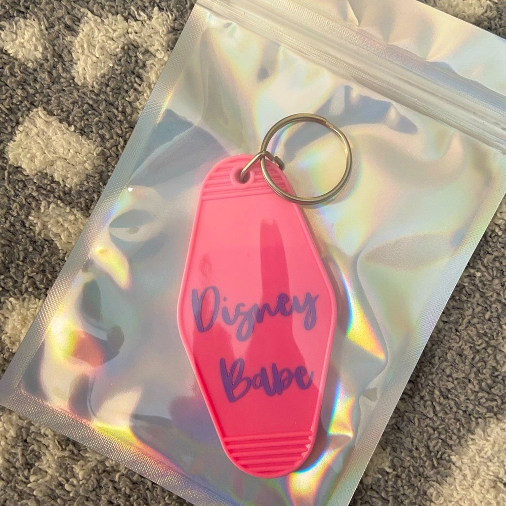 HANDMADE MOTEL KEYCHAIN - Picture 2 of 2